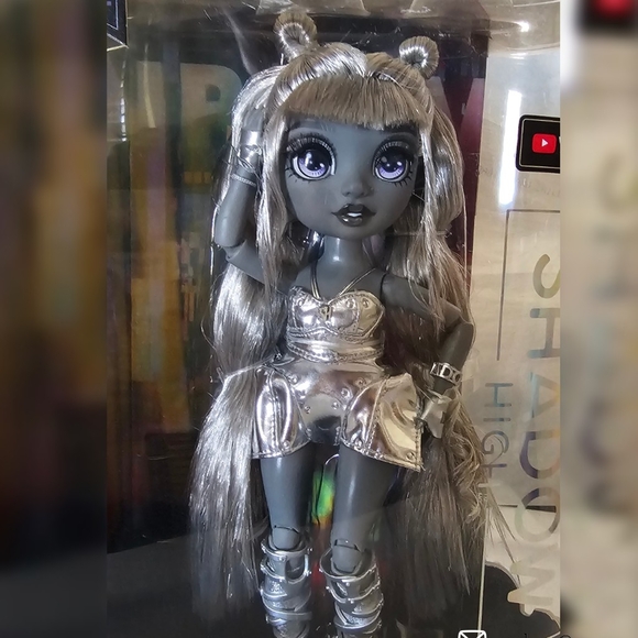 Rainbow High Shadow Luna Madison Doll - Picture 2 of 8